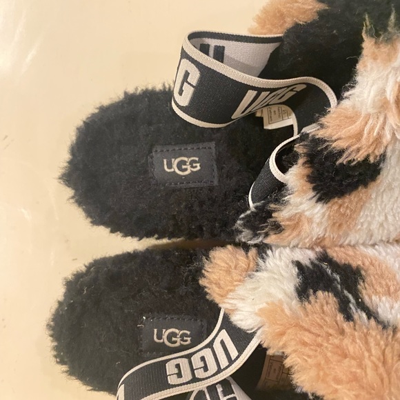 UGG FLUFF YEAH SLIDE COW PRINT—SOLD OUT AT UGG— - Picture 3 of 5